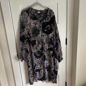 Abstract Black and Gray Button-Front Tunic